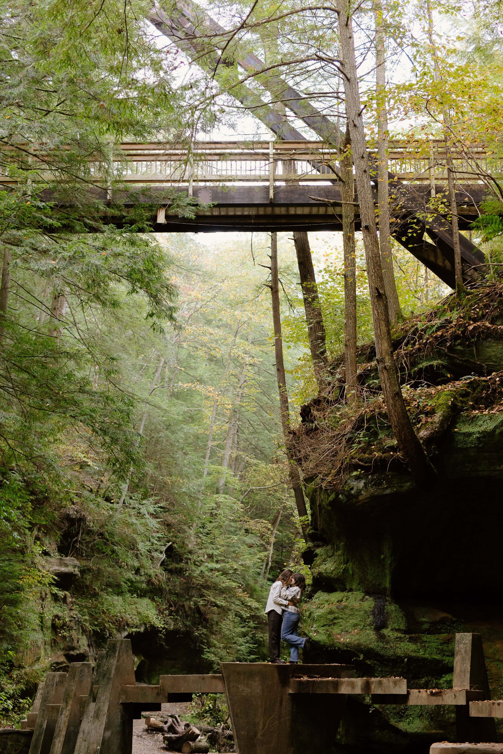 Hocking hills engagement photos at upper falls